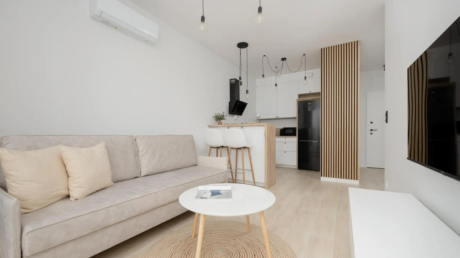 Stylish Apartments With Parking By Noclegi Renters ワルシャワ