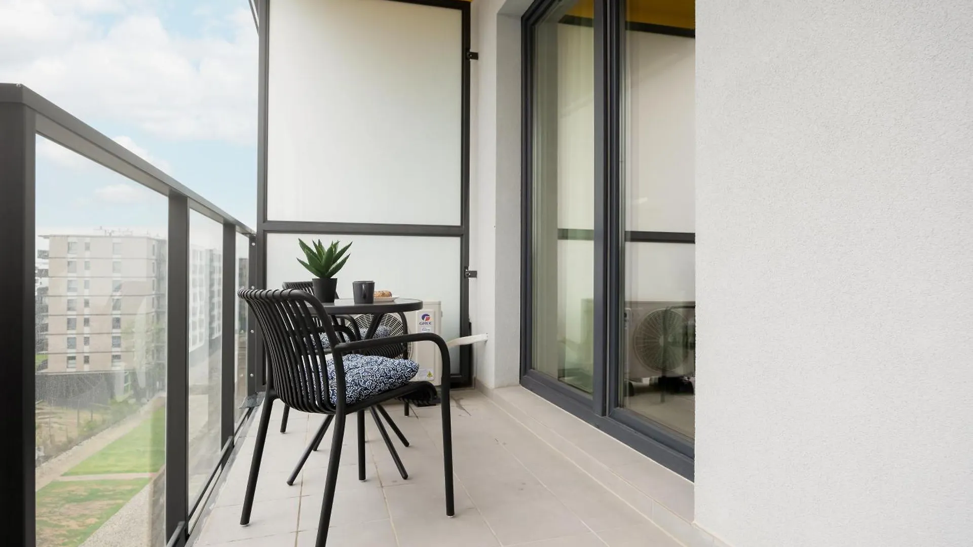 Stylish Apartments With Parking By Noclegi Renters ワルシャワ