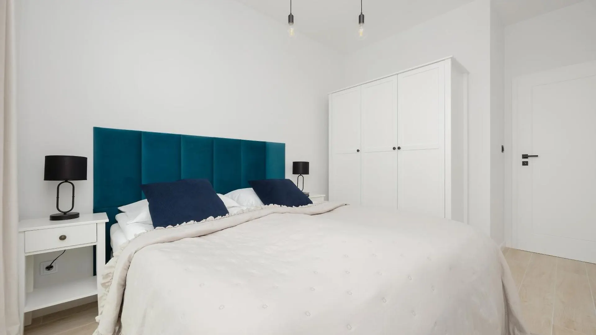 Stylish Apartments With Parking By Noclegi Renters ワルシャワ